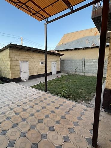 Продажа коттеджей и домов: Продаётся двухэтажный жилой дом с благоустроенным двором. Участок 5 — 5