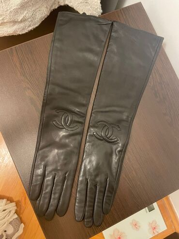 Digər aksesuarlar: Temiz Deri elcek Chanel firmasi yenidir qiymeti 100 azn
