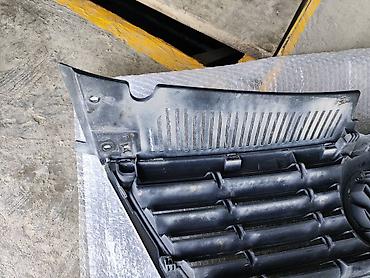 Решетки радиатора: Решетка радиатора Volkswagen Б/у, Оригинал — 9