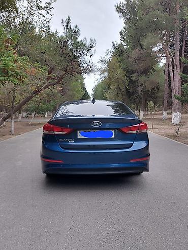 Hyundai: Hyundai Elantra: 2 l | 2017 il Sedan — 6