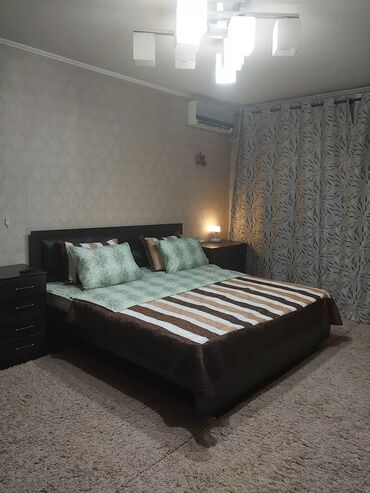 аренда дом в караколе с большим залом: Сдаётся посуточная уютная квартира в 5ом мкрне. Что внутри: -