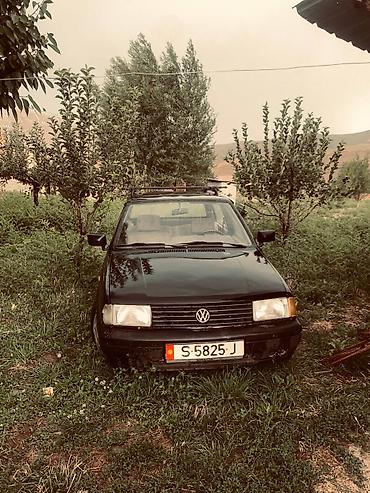 Продажа авто: Volkswagen Polo: 1990 г., Механика, Бензин, Седан — 1
