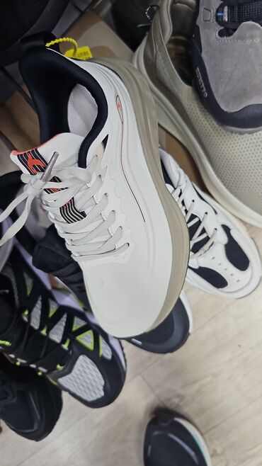 Women's Sneakers and athletic shoes: Требуется продавец консультант на дордой 18-30 лет толко парень зп %
