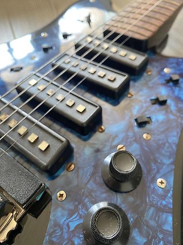 gitara qara: Elektron gitara, 6 sim, İşlənmiş — 2