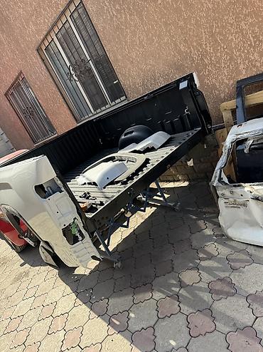 Автозапчасти: Кузов задний взбодре и по частям на Toyota Tundra 2022 года задние — 4