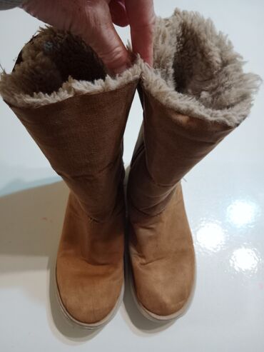 Ugg čizme: Ugg čizme, Zara, Veličina - 34 na lalafo.rs — 7 Ugg čizme: Ugg čizme, Zara, Veličina - 34 — 7