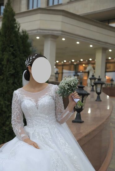 платья белые: Продаю, свое свадебное платье. В идеальном состоянии. Торг уместен