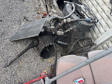 для автомобиля: Балка передняя задняя есть вся ходовка зеркала коробка механика — 5