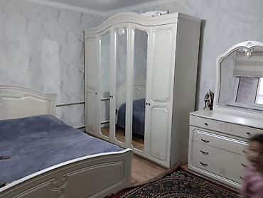 Продажа коттеджей и домов: 🏡 Продается дом в Ак-Ордо 3 📍 Району: Ак-Ордо 3 📐 Участок: 4 сотки 🏠 — 7