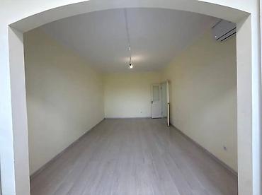 67: 1 комната, 44 м², ул. Калык Акиева 106 серия улучшенная, 5 этаж, Косметический ремонт — 1