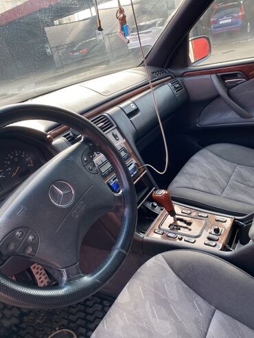 Mercedes-Benz: Mercedes-Benz E-Class (W210) sedan - Kuzov: 4 qapılı sedan, tünd mavi — 13