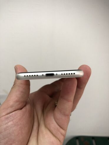 Apple iPhone: IPhone SE, 64 GB, Ağ, Barmaq izi, Face ID — 9