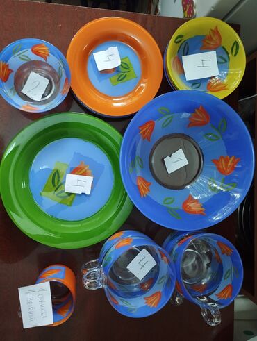 Наборы посуды: Набор посуды 
количество указано на фото
цена 3000
