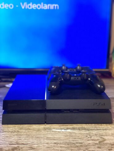 fat: Playstation 4 Fat Əla vəziyyətdə,2 Orginal pult,Yaddaşında 2,3 oyun