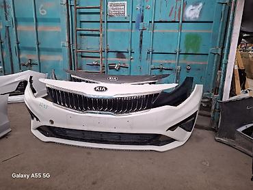 Передний бампер KIA Optima (JF) с решеткой радиатора и эмблемой KIA