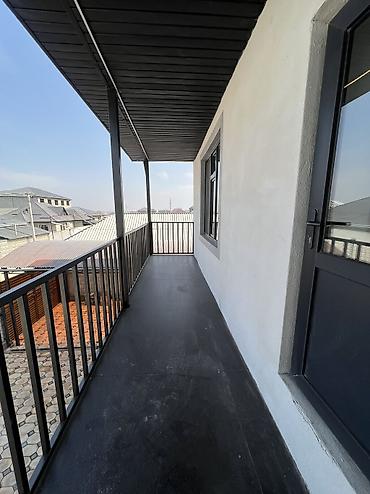 Продажа коттеджей и домов: Продаётся двухэтажный дом современного типа с закрытым двором — 15