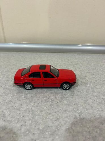 Oyuncaqlar: Təcili Satılır. Endirim Var. BMW E34 5cı serıya modelkası satılır — 7