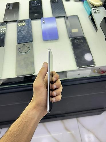 telfon qabi: Infinix Hot 60 Pro+, 256 GB, rəng - Gümüşü, Sensor — 4