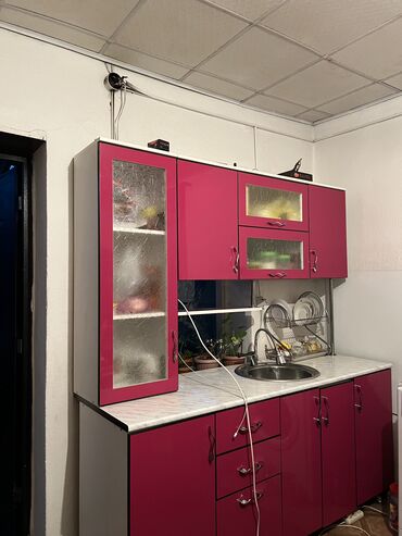 выкуп мебели: Кухонный гарнитур, цвет - Красный, Б/у