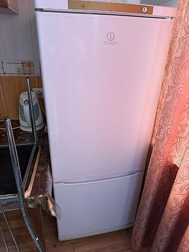 Холодильник Indesit, двухкамерный, с нижней морозильной камерой