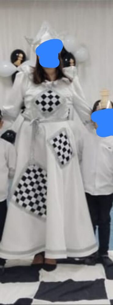 boyuk beden ziyafet geyimleri: Şahmat paltarı.Yarış üçün tikdirilib.1 dəfə geyinilib.Geyinilmədiyi