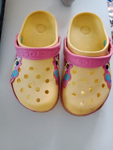 For girls: Crocs, Slippers, Size: 31