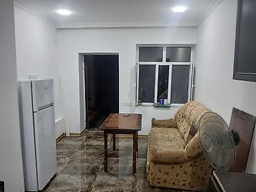 ev kirayesi: Kirayə üçün 1 otaqlı mənzil (studiyaya yaxın plan). Şəkillərdə — 5