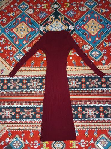 Спецодежда: Длинное обтягивающее платье цвета cherry удобная в ношении