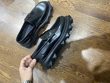 Ayaqqabılar: 900 manat Valentino kiwi ayaqqabisi hec geyinilmiyib hediyye verilib — 2