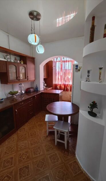 квартира на лень: 3 комнаты, 65 м², 105 серия, 4 этаж, Косметический ремонт