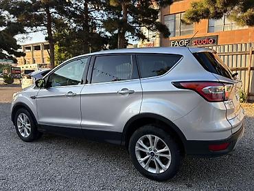 qadın ucun maşınlar: Ford Escape: 1.5 l | 2017 il 130000 km Ofrouder/SUV — 3