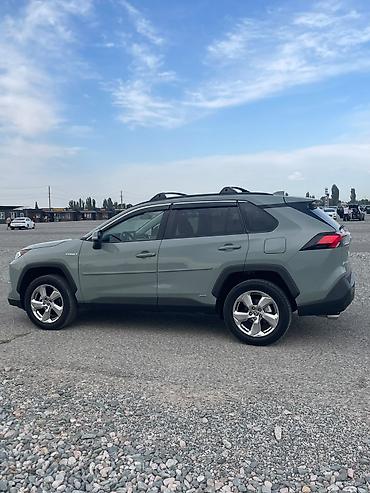 camri 70: Toyota RAV4: 2021 г., 2.5 л, Вариатор, Гибрид, Кроссовер — 2