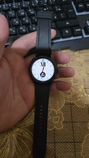 34 монитор: Умные часы Samsung Galaxy Watch6 Classic с круглым черным корпусом и