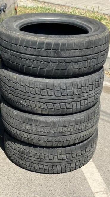 Шины: Комплект из четырех зимних шин Blizzak, размер 215/60R16 95Q. Подходят