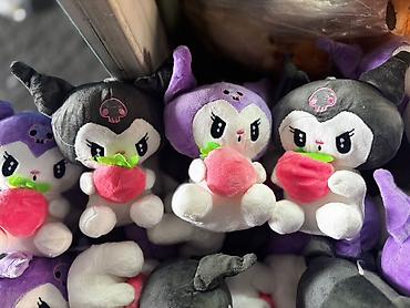 toy: Мягкая игрушка Kuromi с клубничкой (в стиле Sanrio) - Компактная — 1