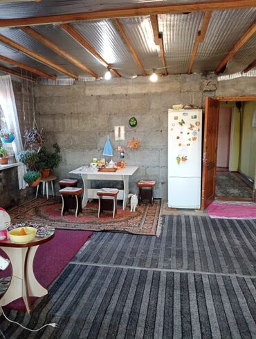 продаю дом магистраль: Үйдүн жарымы, 180 кв. м, 4 бөлмө, Менчик ээси, Эски ремонт