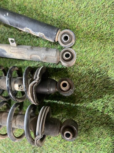 Амортизаторы, пневмобаллоны: Комплект амортизаторов Toyota 2010 г., Б/у, Оригинал, Япония — 2