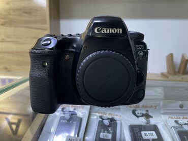 зеркальный фотоапарат canon: Ganon 6 d mark 
Объектив 24-105
 Зарядник, 3 батарейка
Новый рюкзак