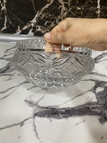 Masaüstü dəstlər: Kəsimli şüşədən ibarət masaüstü dəst. - 2 ədəd şüşə qab: dərin — 9