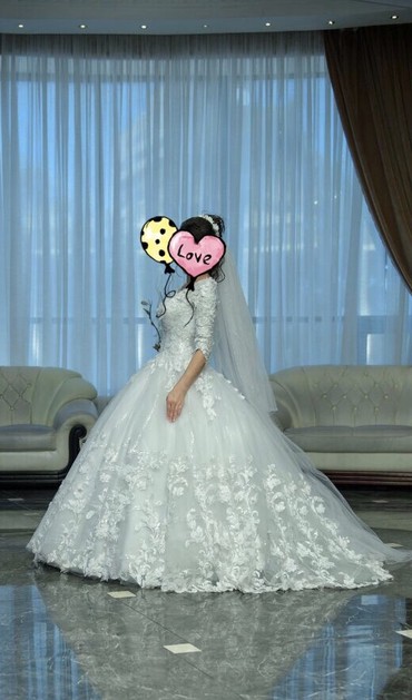 свадебное платье с поясом: Продаю шикарное свадебное платье.Заказывала с Европы,одевала один раз