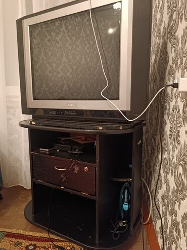 телевизор с тумбочкой: Телевизор с подставкой,рабочий 2000 сом