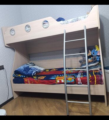 Masa və oturacaq dəstləri: (Iki mertebe çarpayi) yaxwi veziyyetde hec bir prablemi yoxdur