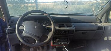 автомобиль москвич: Renault Clio: 1996 г., 1.4 л, Механика, Бензин, Седан