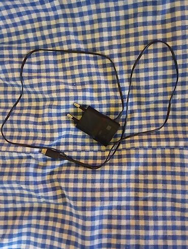 oprema za brzu hranu: Nokia mobilni telefon sa fizičkom tastaturom, u klasičnom candybar — 4