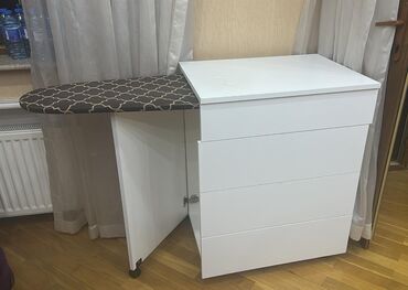 Bu ütü masası şkafı evdə səmərəli yer istifadəsi üçün nəzərdə
