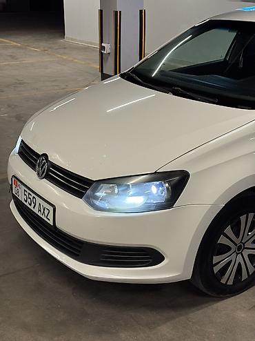 Унаа сатуу: Volkswagen Polo: 2013 г., 1.6 л, Кол менен иштөөчү, Бензин, Седан — 2