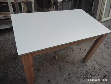 is stolu: Qonaq masası, Yeni, Açılmayan, Dördbucaq masa, Azərbaycan