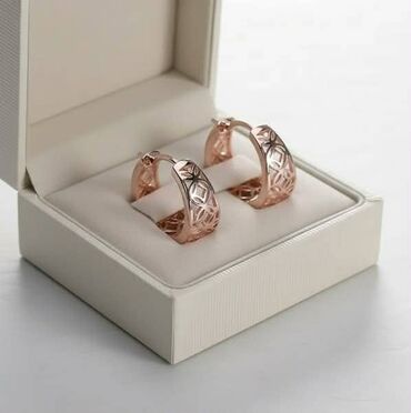 Minđuše: Set minđuša – elegantni modeli sa cirkonima Par 1000 din,dva para 1400 — 25