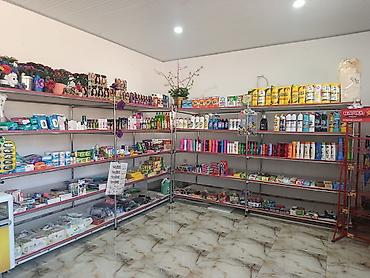 divar rəf: Mağaza üçün metal karkaslı vitrin rəfləri - Modul konstruksiya — 1