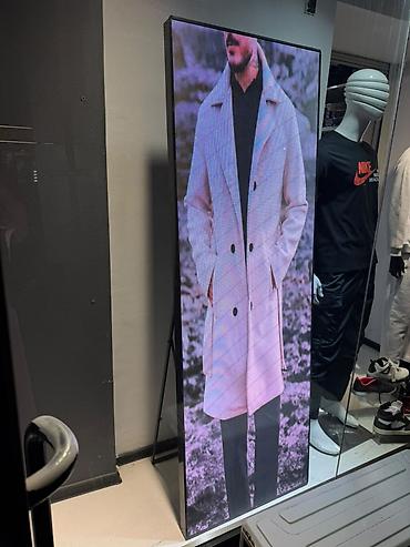 Вертикальный цифровой рекламный экран (Digital Signage) для витрин и at lalafo.kg Вертикальный цифровой рекламный экран (Digital Signage) для витрин и